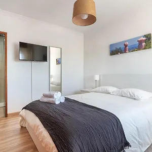 Hostwise - Spacious & Sunny Flat - Loulé