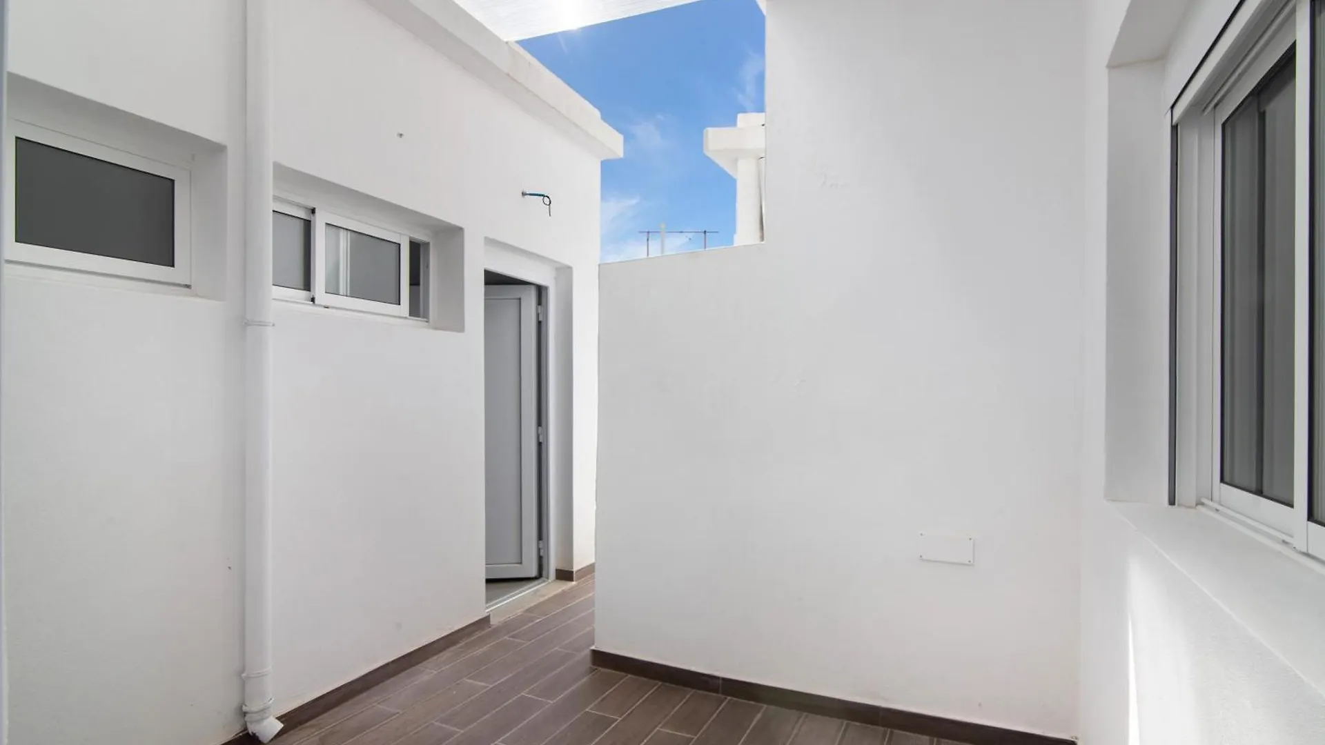 Skipper House Loule